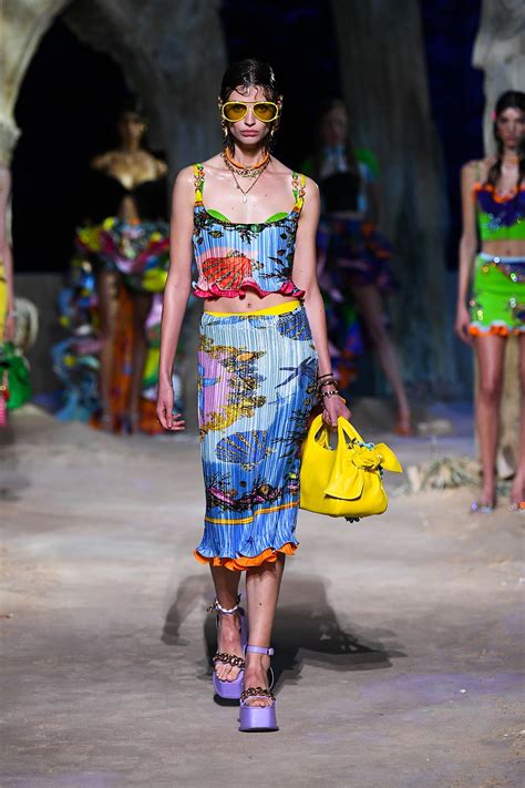 versace collection flowers